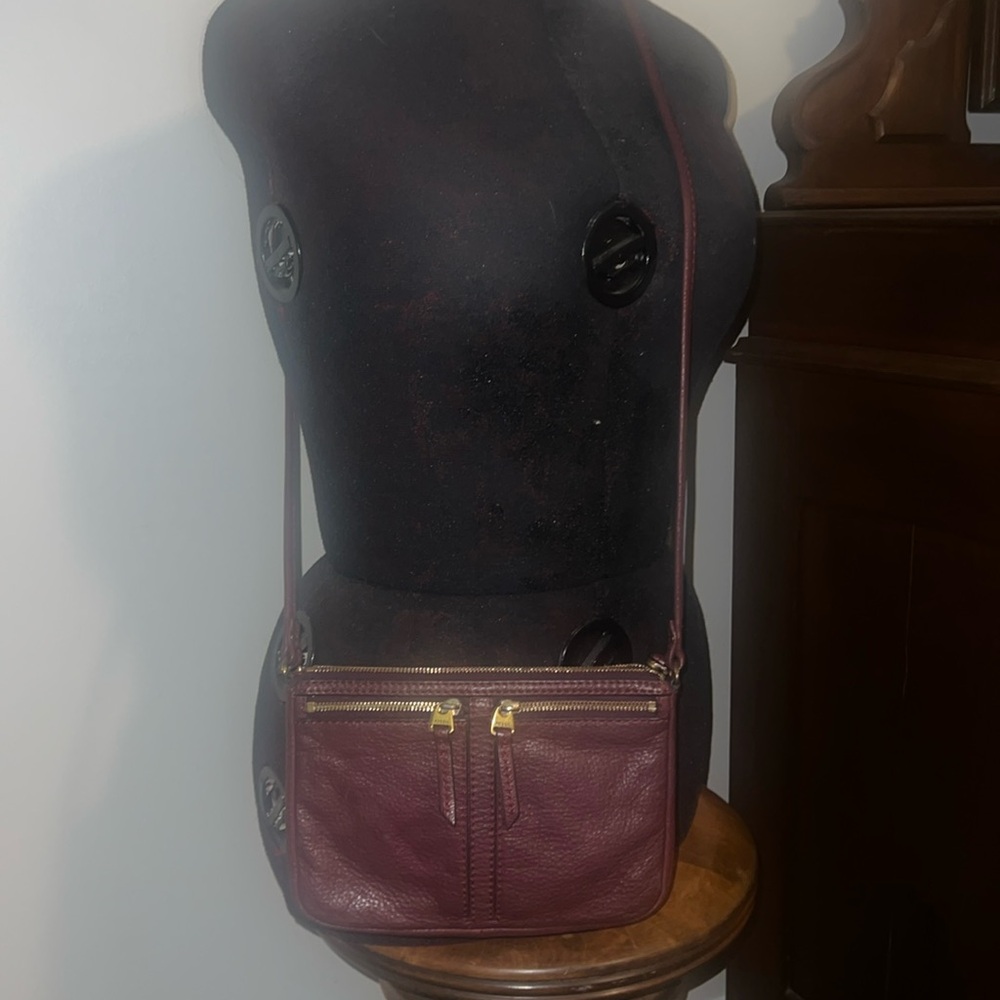 FOSSIL Leather Crossbody Bag Purse Burgundy Red Pebbled Slim Zip Closure